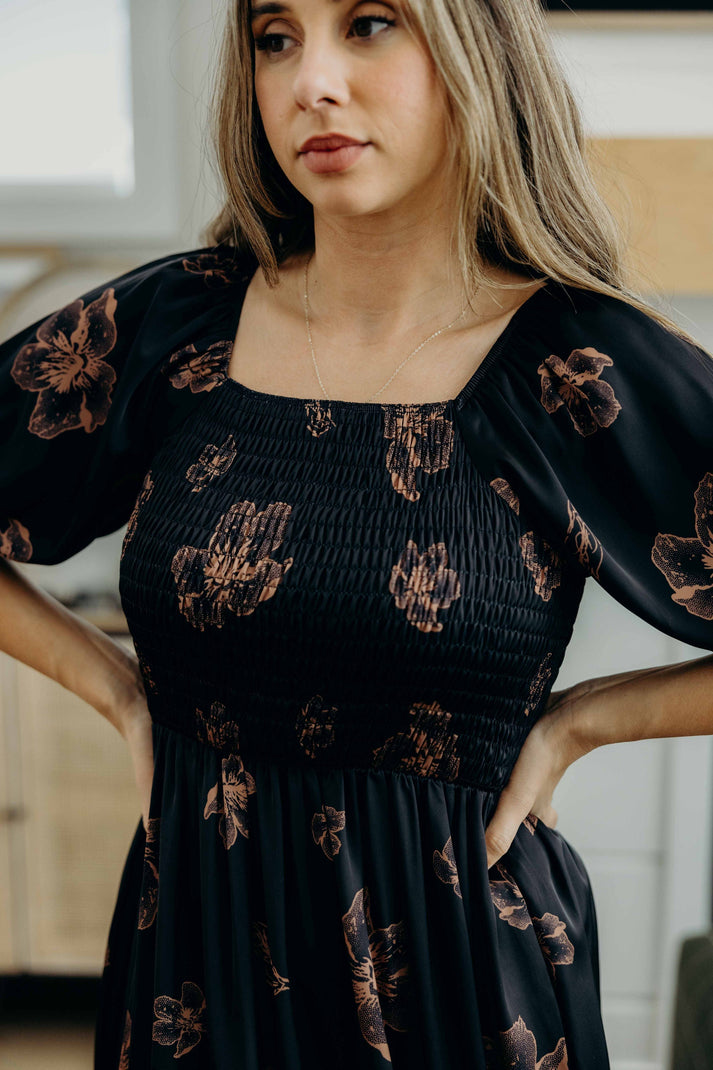 Square neckline maxi dress with natural waistline and pockets