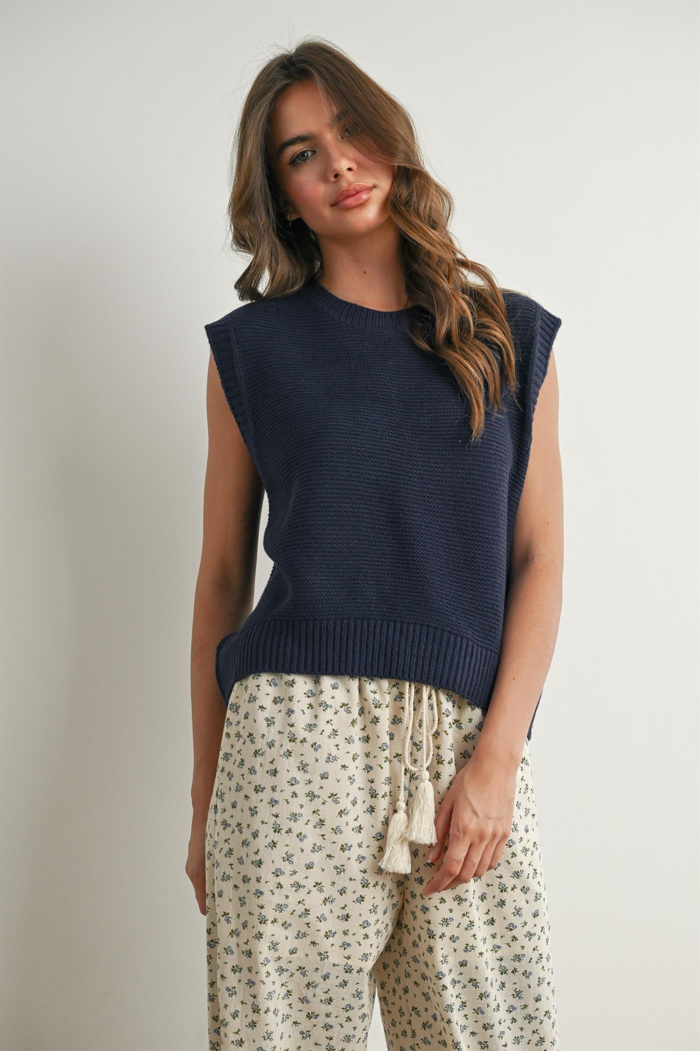 Minimalist Knit Top β Lightweight, Cozy & Versatile Wardrobe Staple