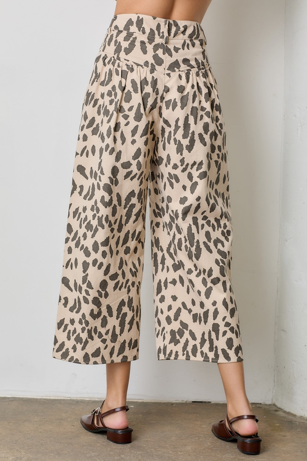 Wide Leg Leopard Cropped Pant-Plus Size