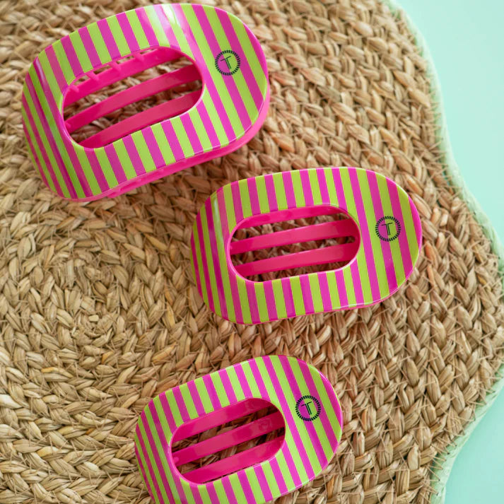 All three sizes of summer crush claw clips to compare sizes.