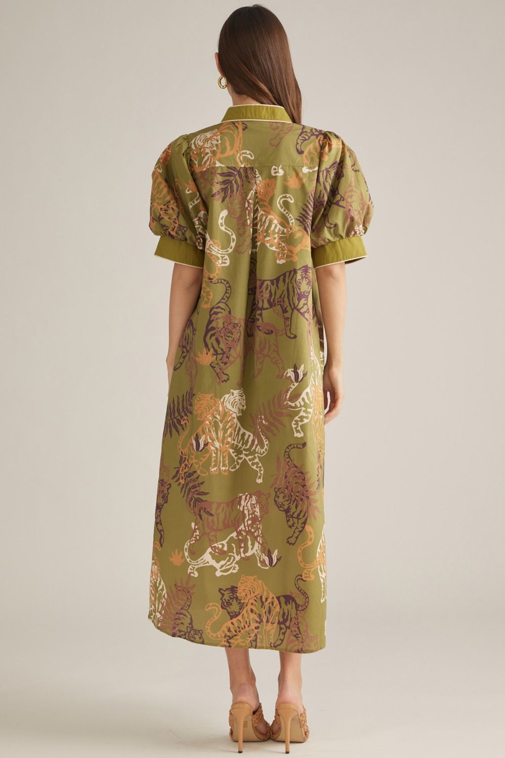 Entro-Tiger print short puff sleeve midi dress with a split neckline and contrast trim detail. Contrast sleeve cuffs. Side pockets.