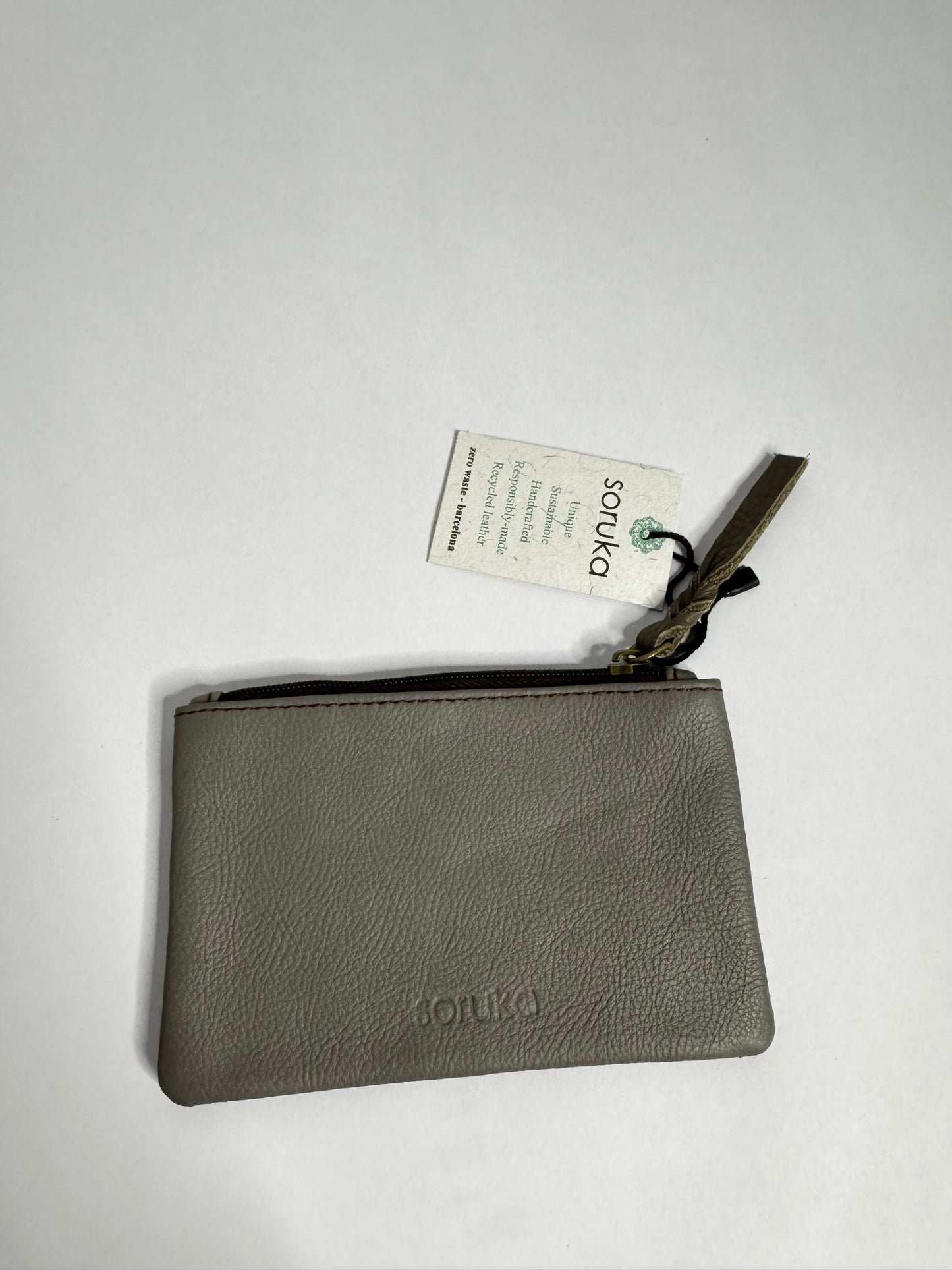 BB - Zahra Plain · Pouch