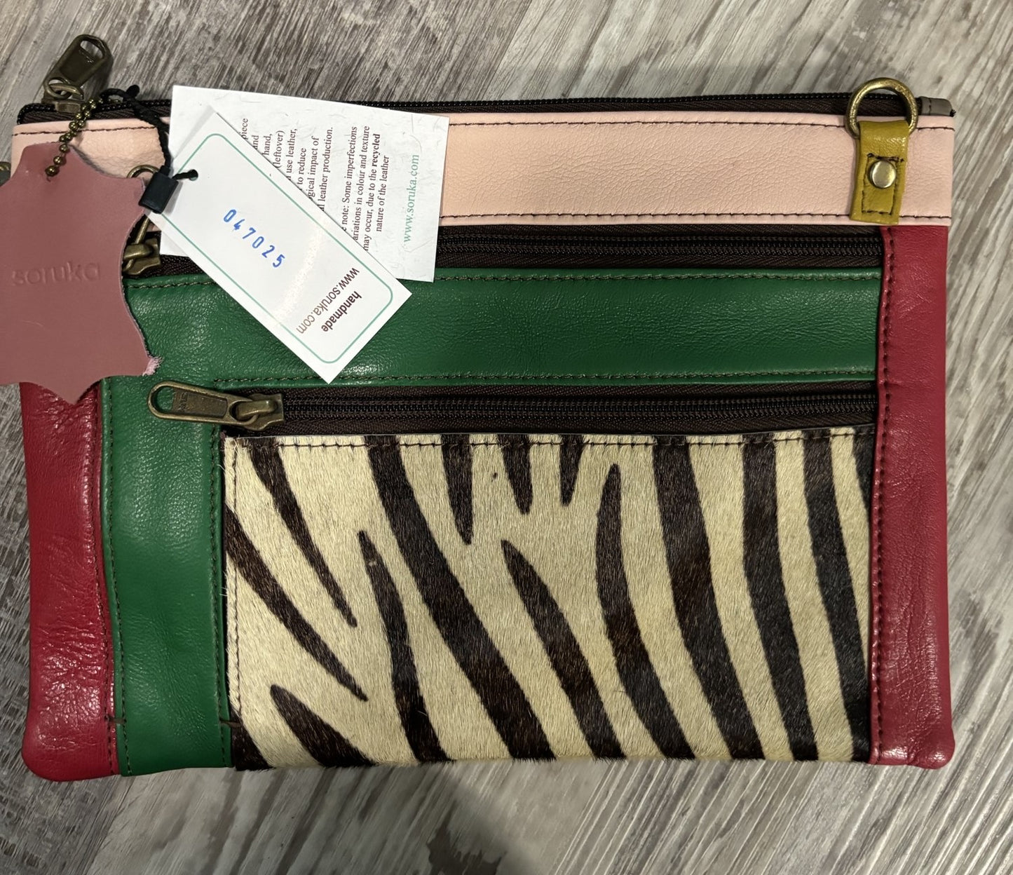 BB - TRULY - Crossbody Bag & Wristlet Print