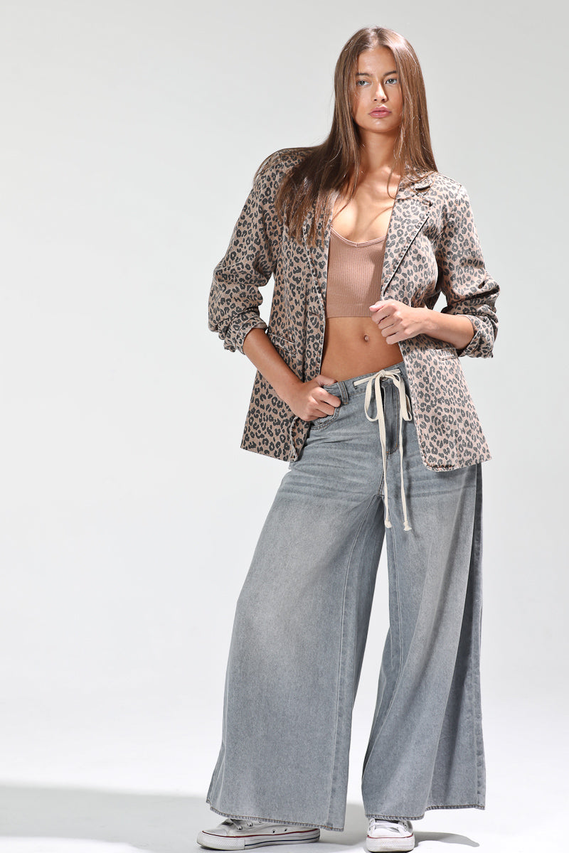 Ombre dyed wide leg denim pants with waist strap