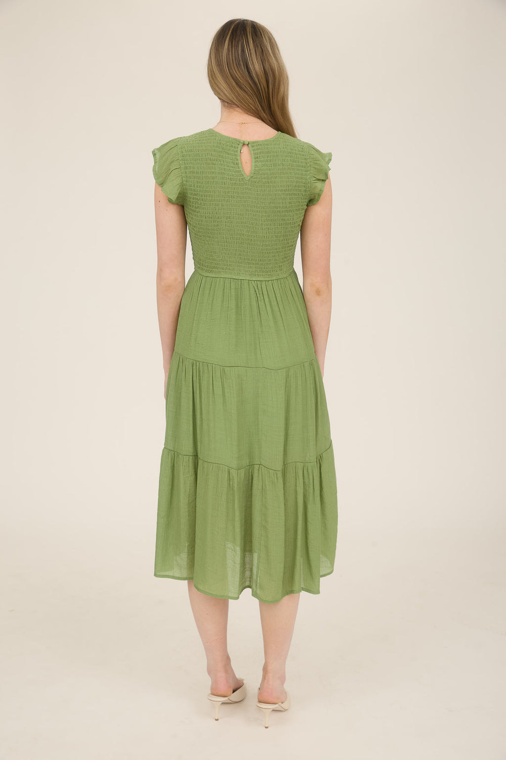Blu Pepper TIERED SMOCKED SHORT SLEEVE MIDI DRESS