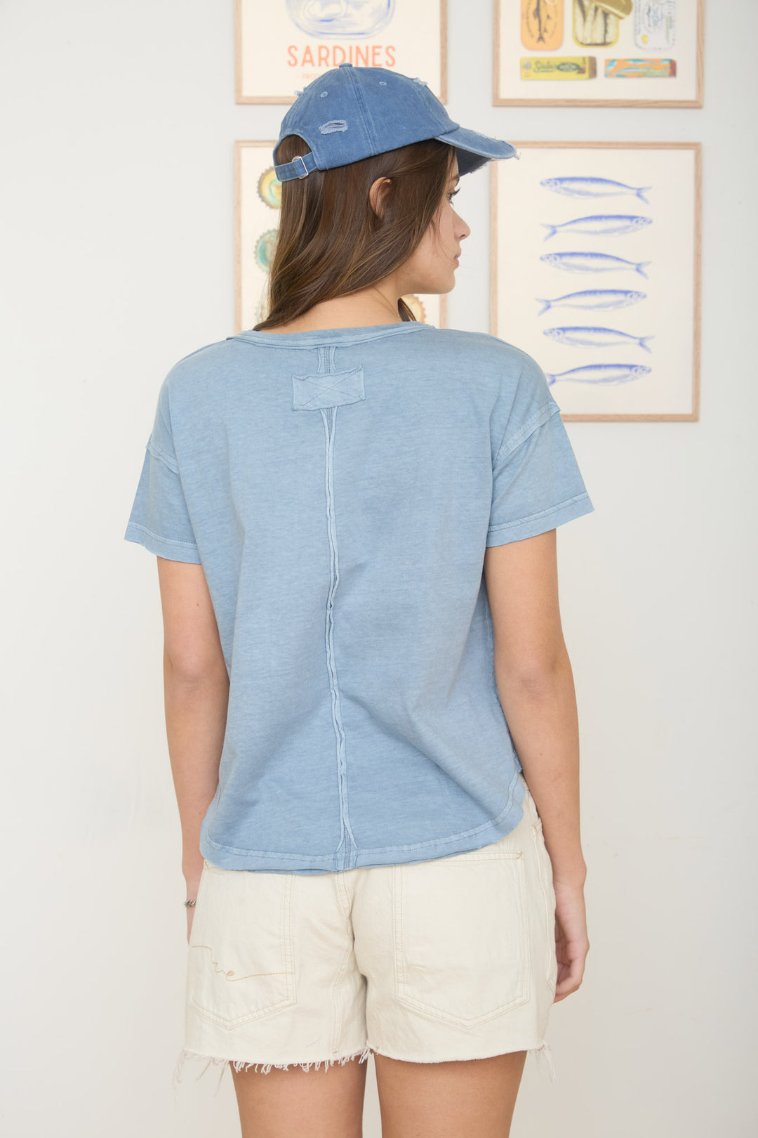 ROUND NECK SHORT SLEEVE EXPOSED SEAM KNIT TOP