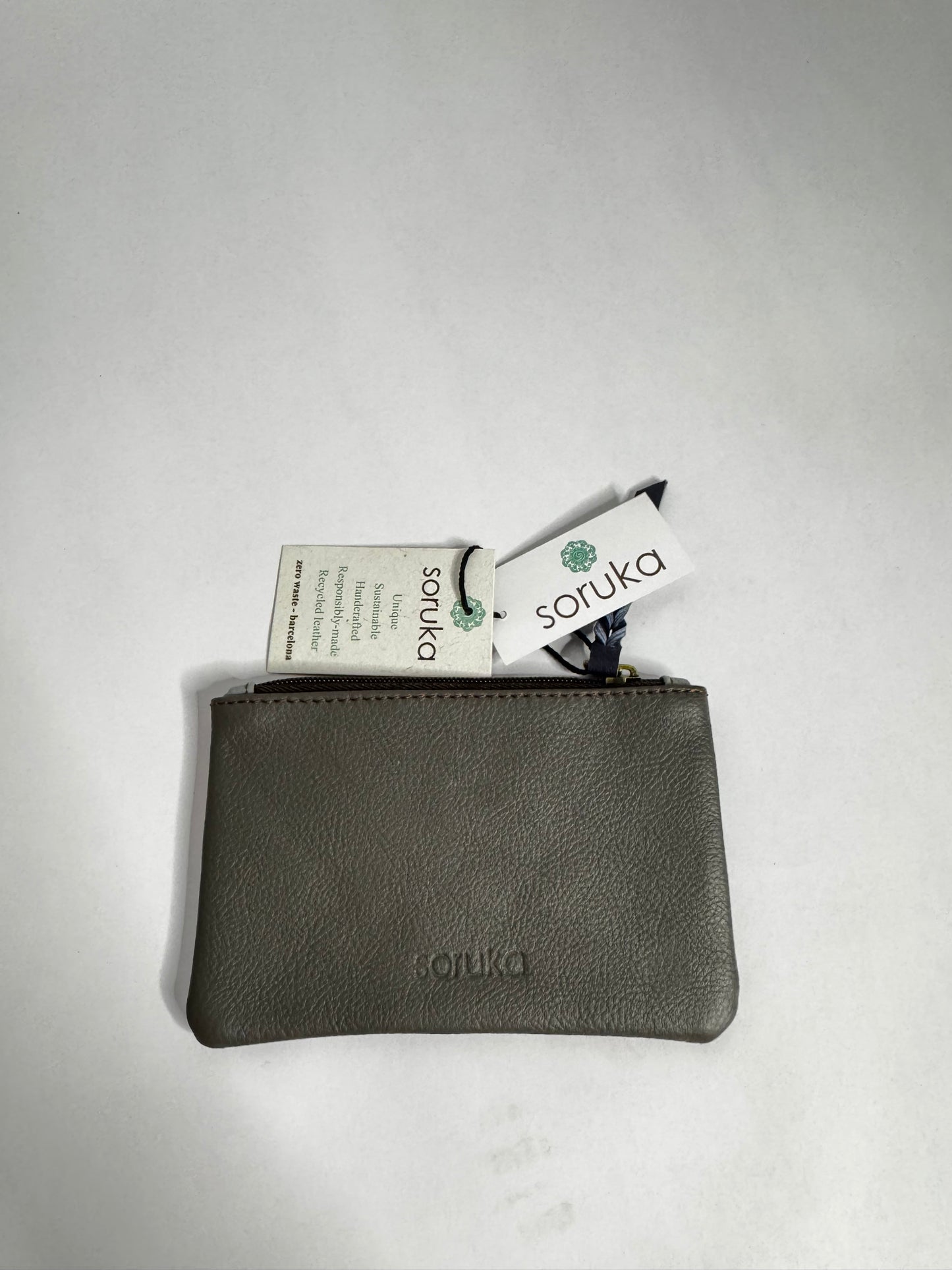 BB - Zahra Plain · Pouch