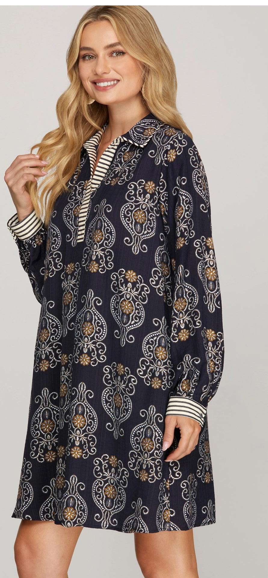 Stylish woven mini dress in classic print with contrast trim
