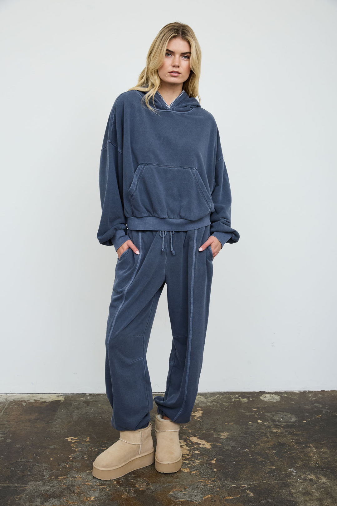 Blu Pepper-CROPPED HOODED KANGAROO POCKET KNIT TOP
