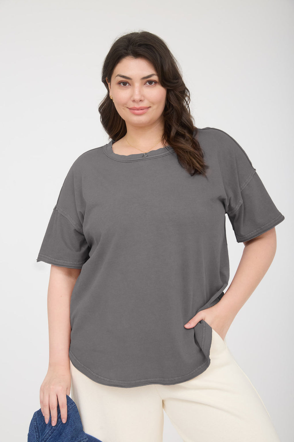 PLUS ROUND NECK SHORT SLEEVE EXPOSED SEAM KNIT TOP