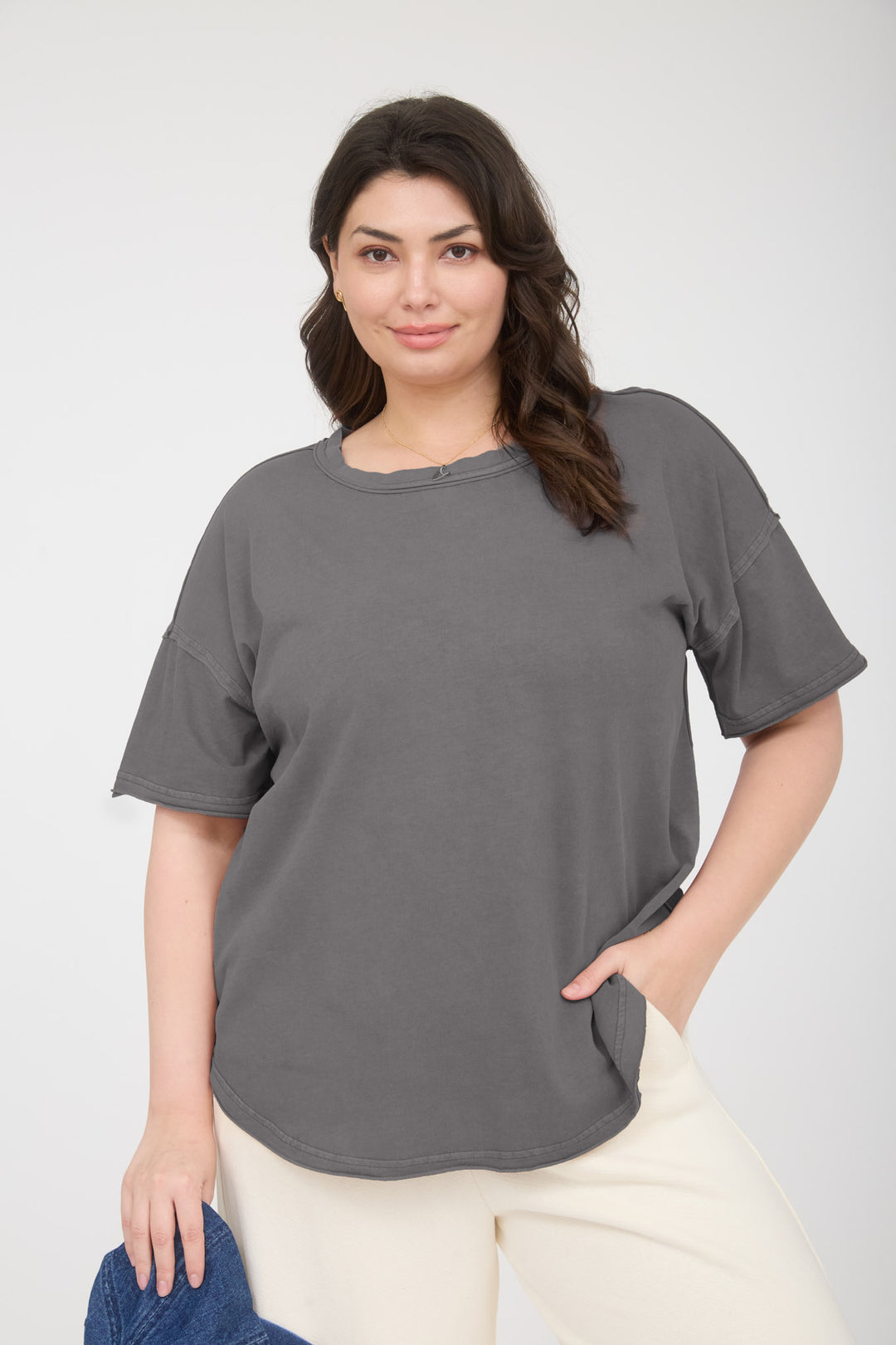 PLUS ROUND NECK SHORT SLEEVE EXPOSED SEAM KNIT TOP