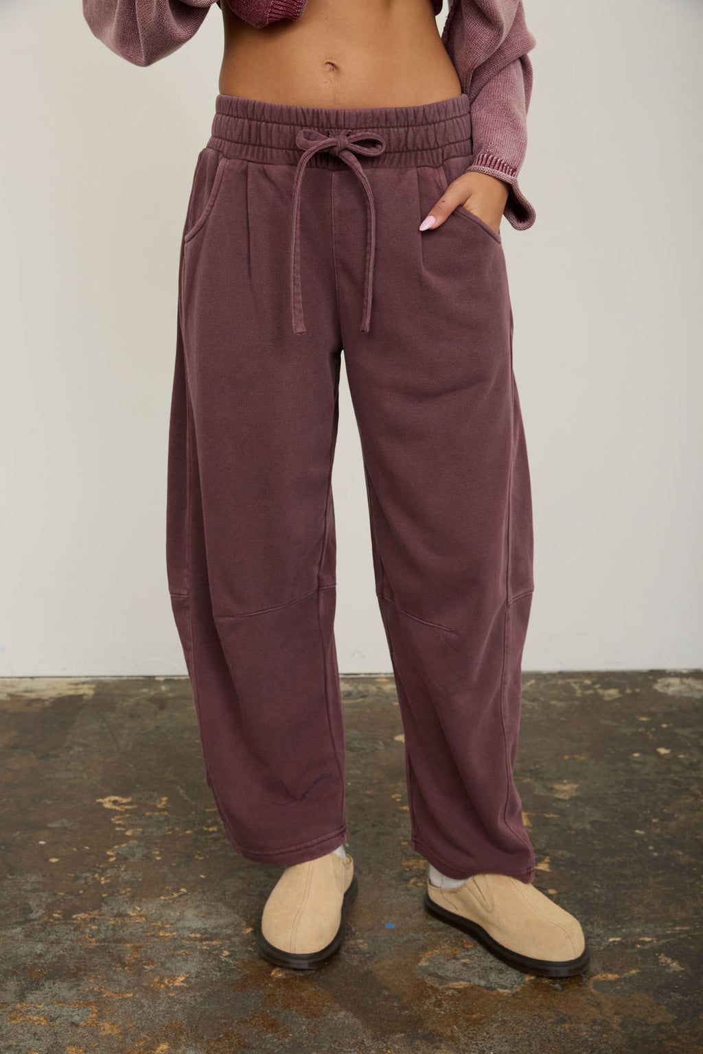 Blu Pepper-SMOCKED WAIST DRAWSTRING BARREL LEG SWEATPANTS