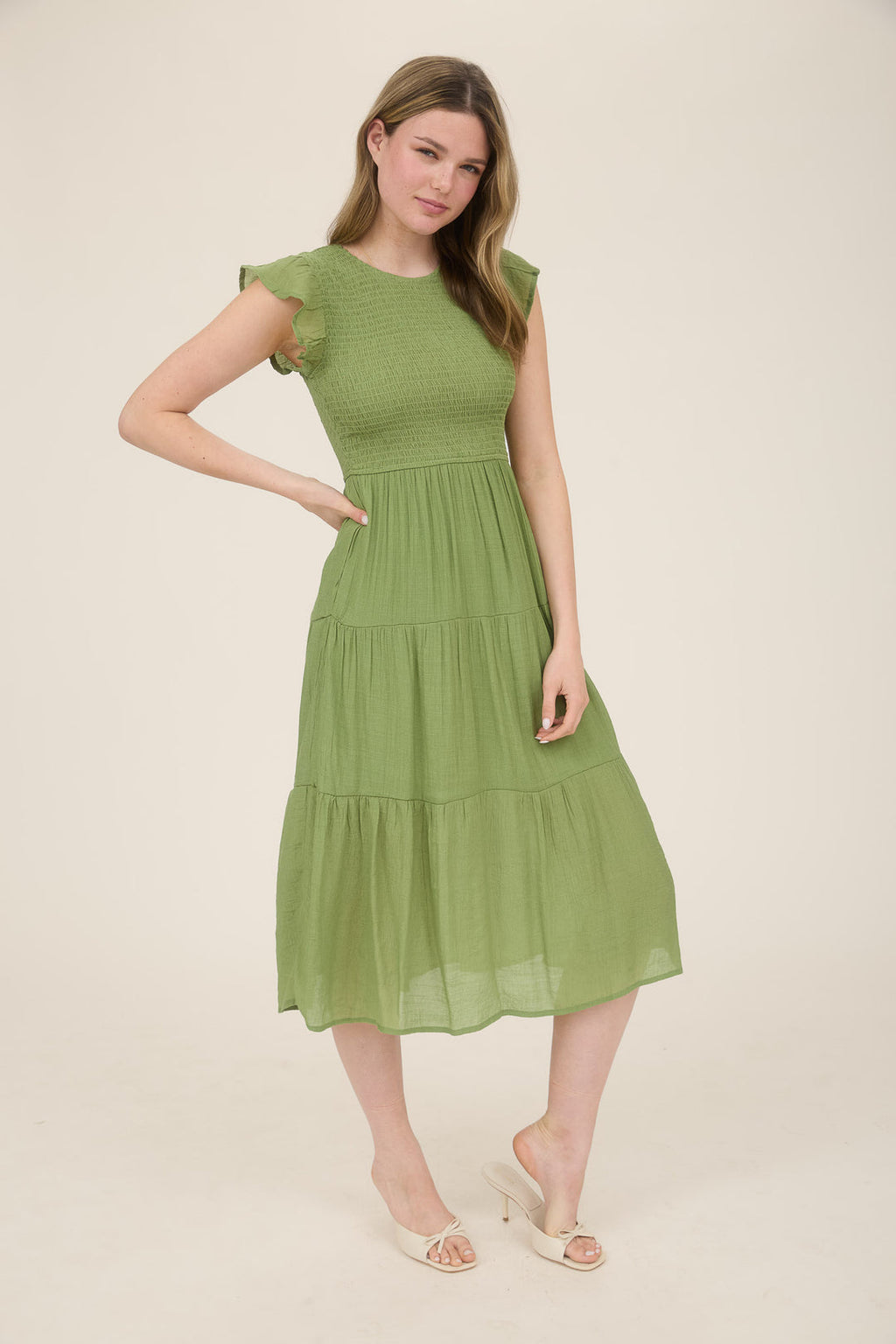 Blu Pepper TIERED SMOCKED SHORT SLEEVE MIDI DRESS