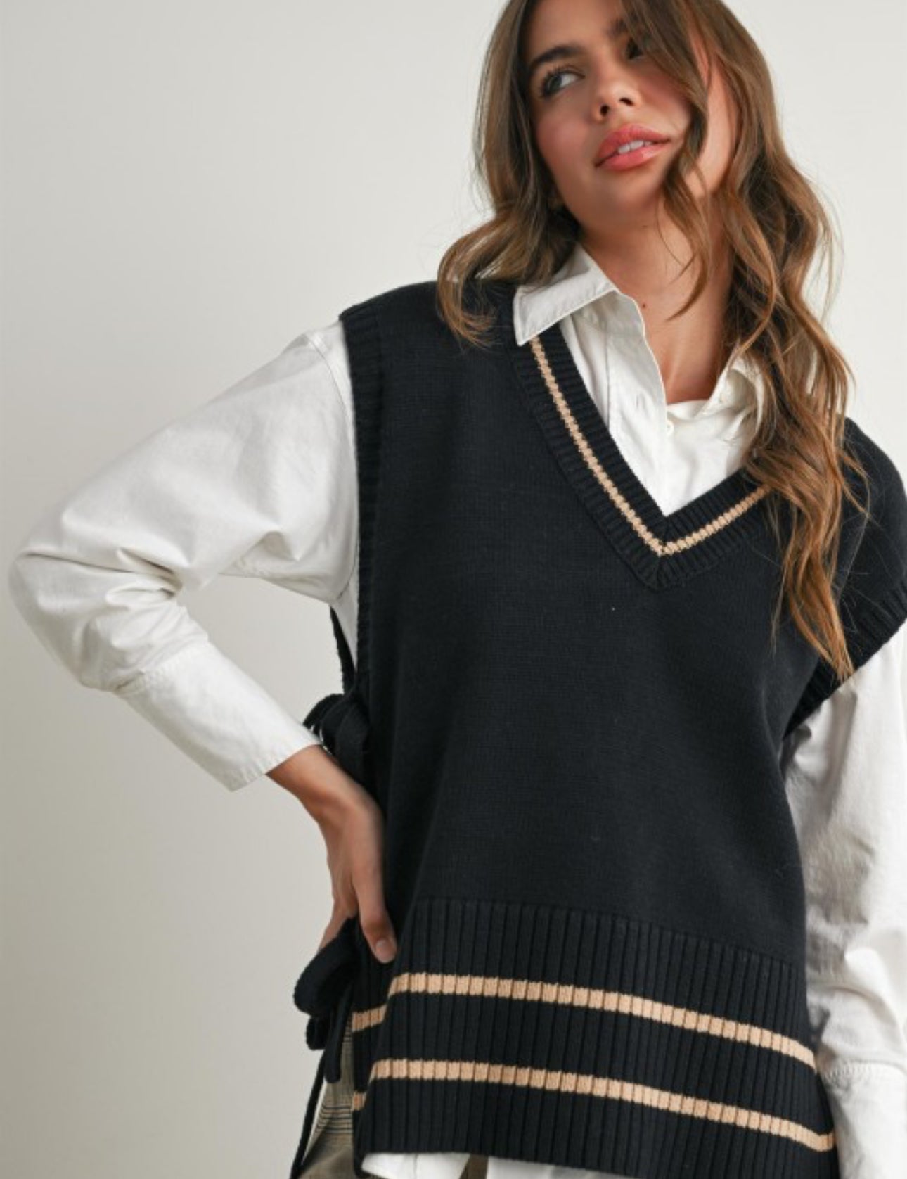 Modern V-Neck Sleeveless Sweater Vest Top – Striped