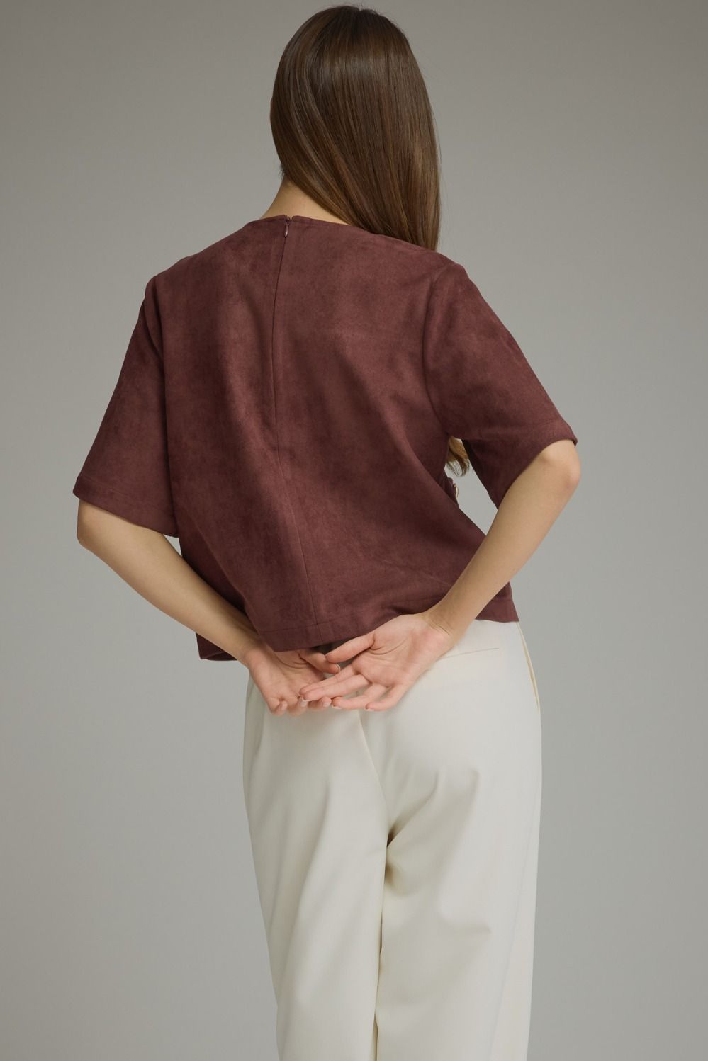 Entro-Solid short sleeve top with a boat neckline and front patch pockets. Metal hardware detail at pockets.