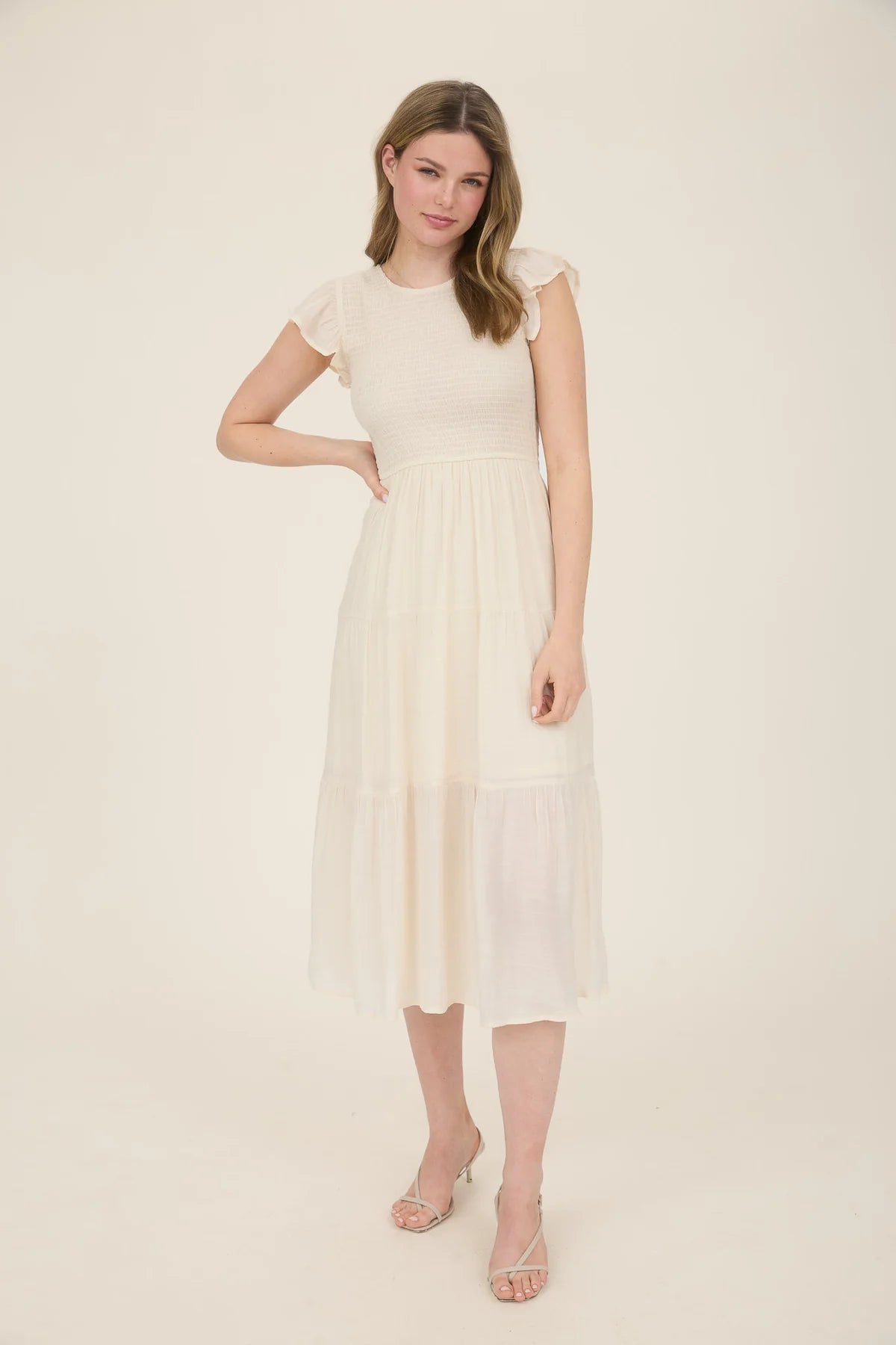 Blu Pepper TIERED SMOCKED SHORT SLEEVE MIDI DRESS