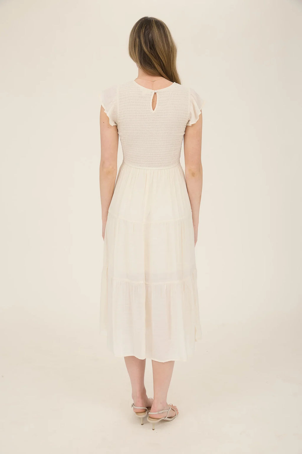 Blu Pepper TIERED SMOCKED SHORT SLEEVE MIDI DRESS