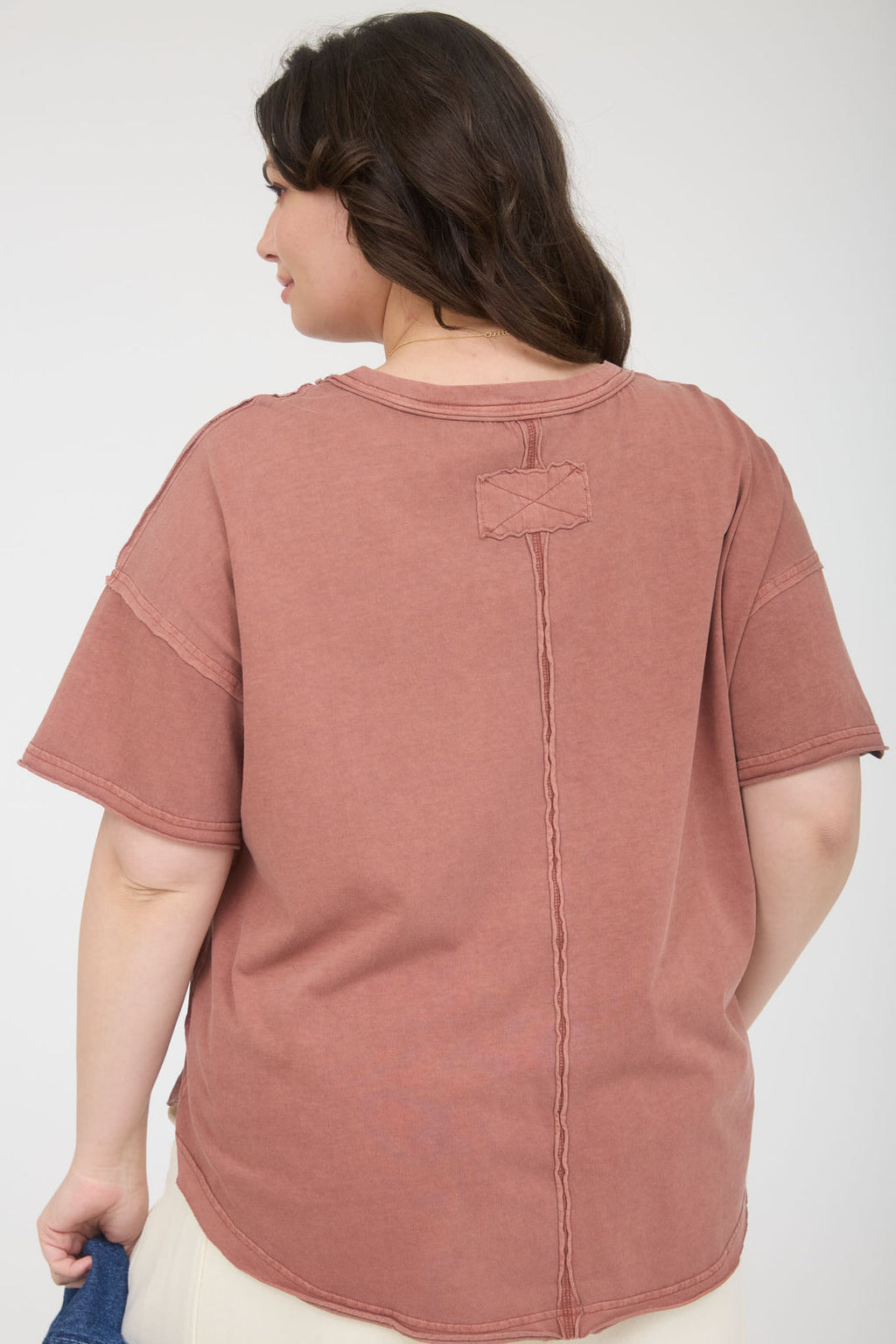 PLUS ROUND NECK SHORT SLEEVE EXPOSED SEAM KNIT TOP