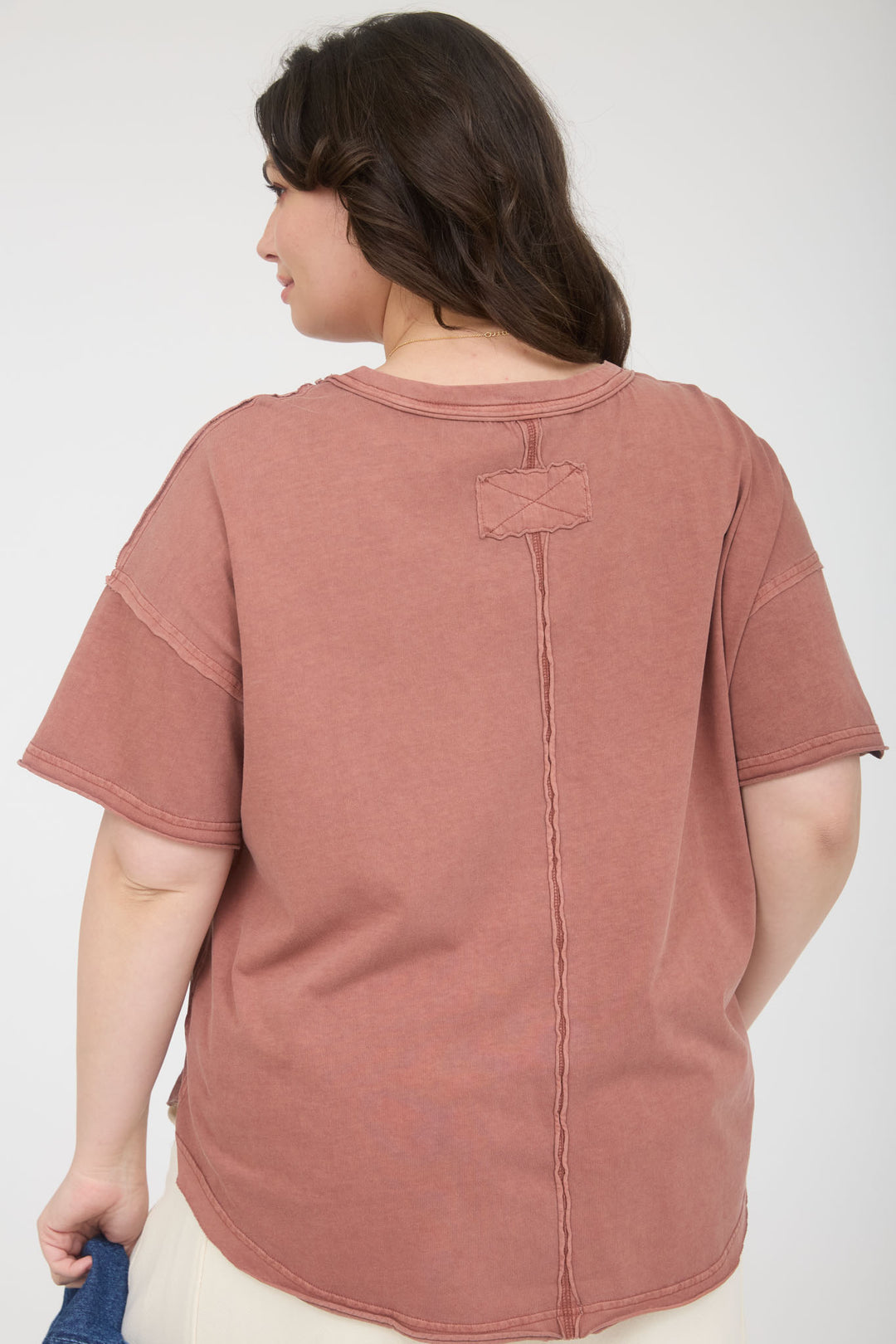 PLUS ROUND NECK SHORT SLEEVE EXPOSED SEAM KNIT TOP