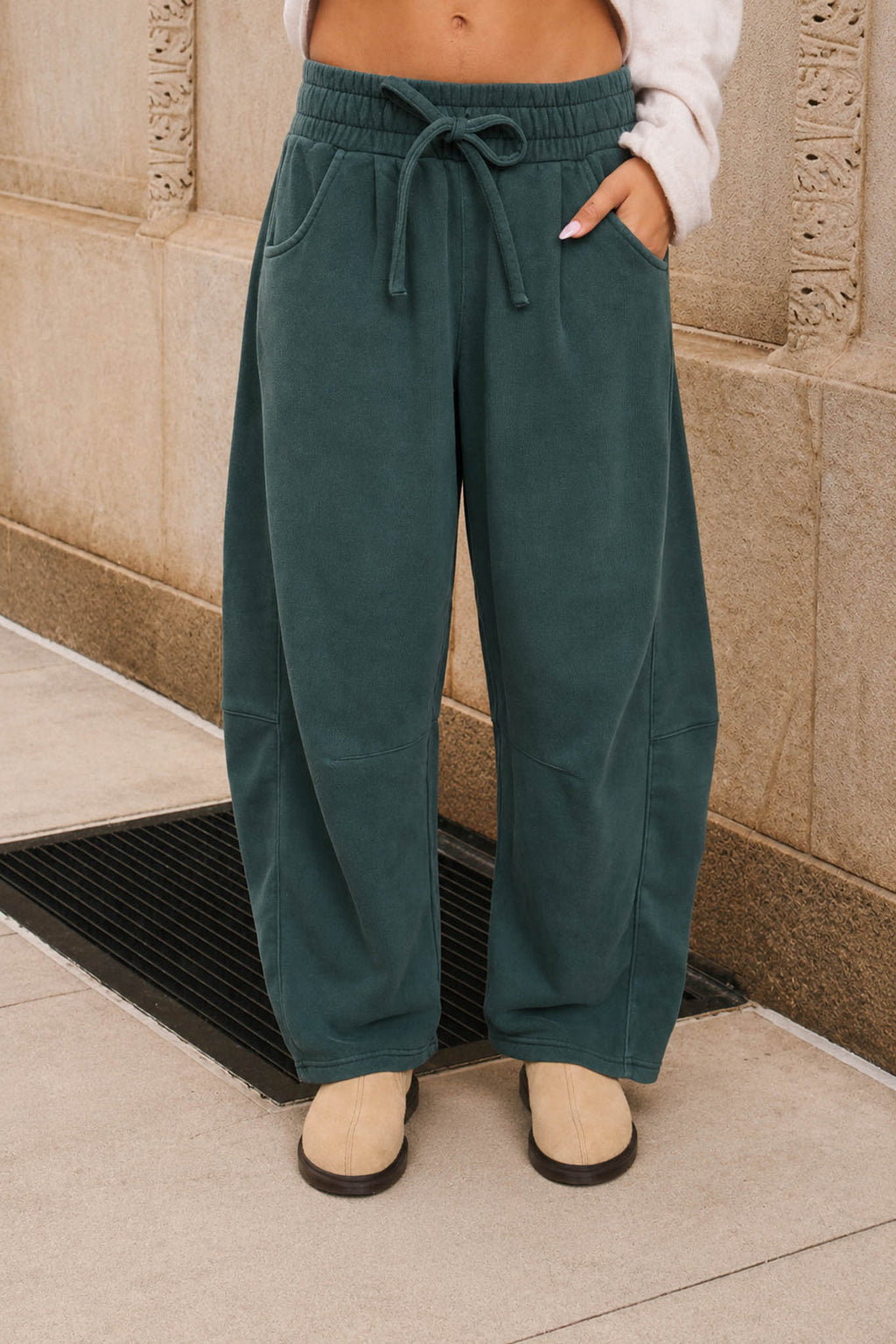 Blu Pepper-SMOCKED WAIST DRAWSTRING BARREL LEG SWEATPANTS