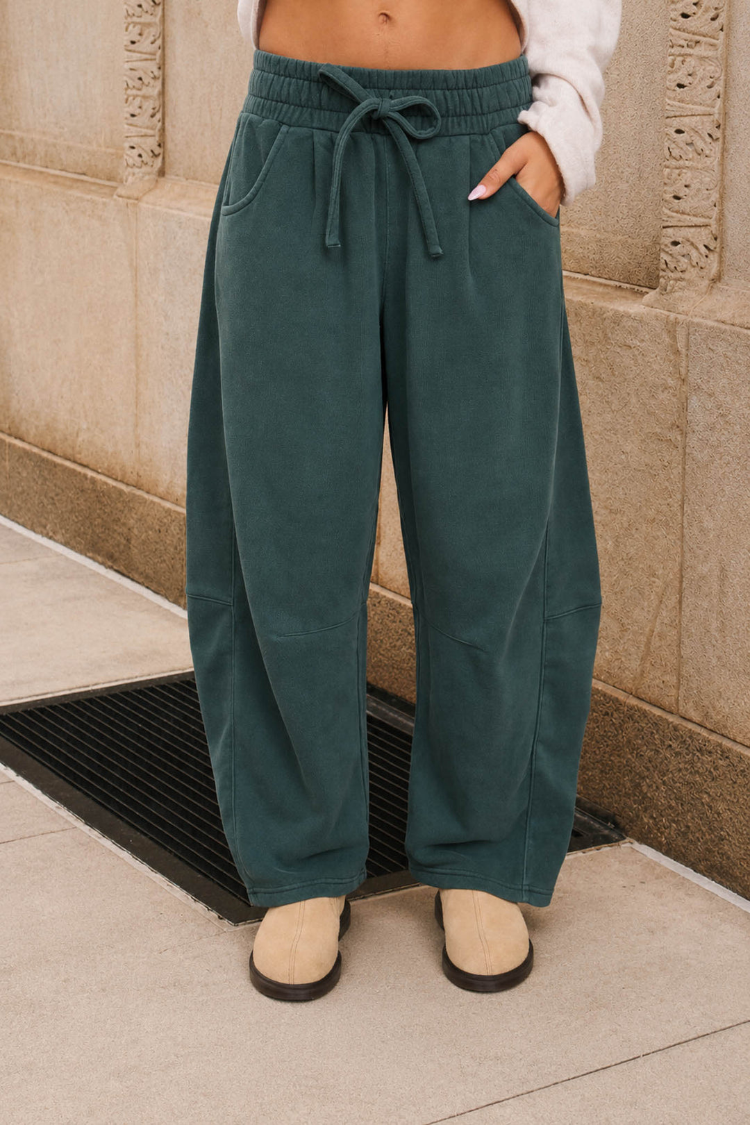 Blu Pepper-SMOCKED WAIST DRAWSTRING BARREL LEG SWEATPANTS