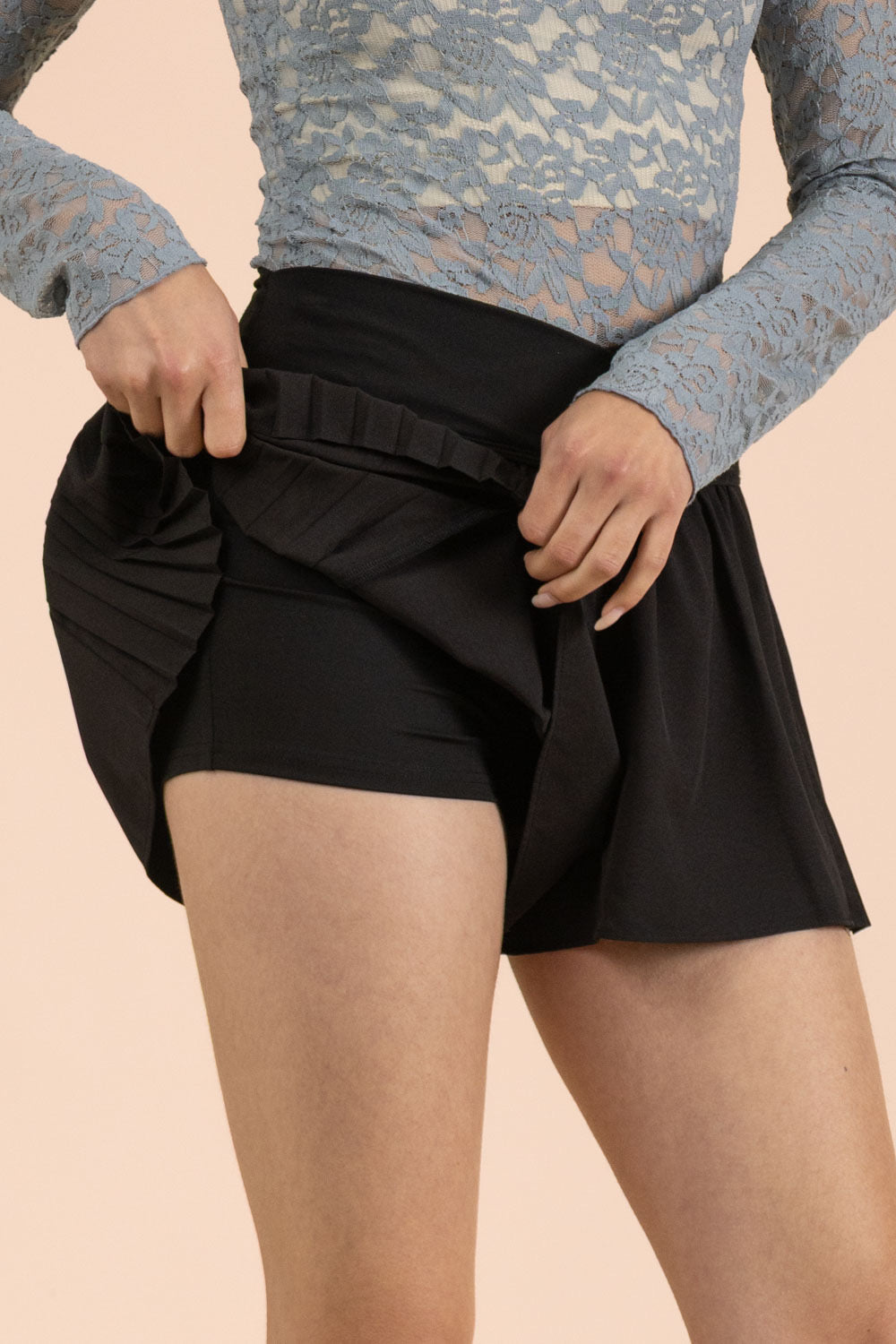 Very J-Side Pleated Detail Activewear Shorts W/ Shorts Lining
- Overlap Wasit W/ Elastic
- Athleiusre Wear