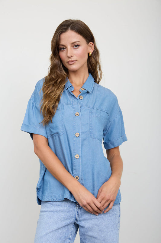 Blu Pepper-CHAMBRAY BUTTON DOWN SIDE SLIT SHORT SLEEVE TOP