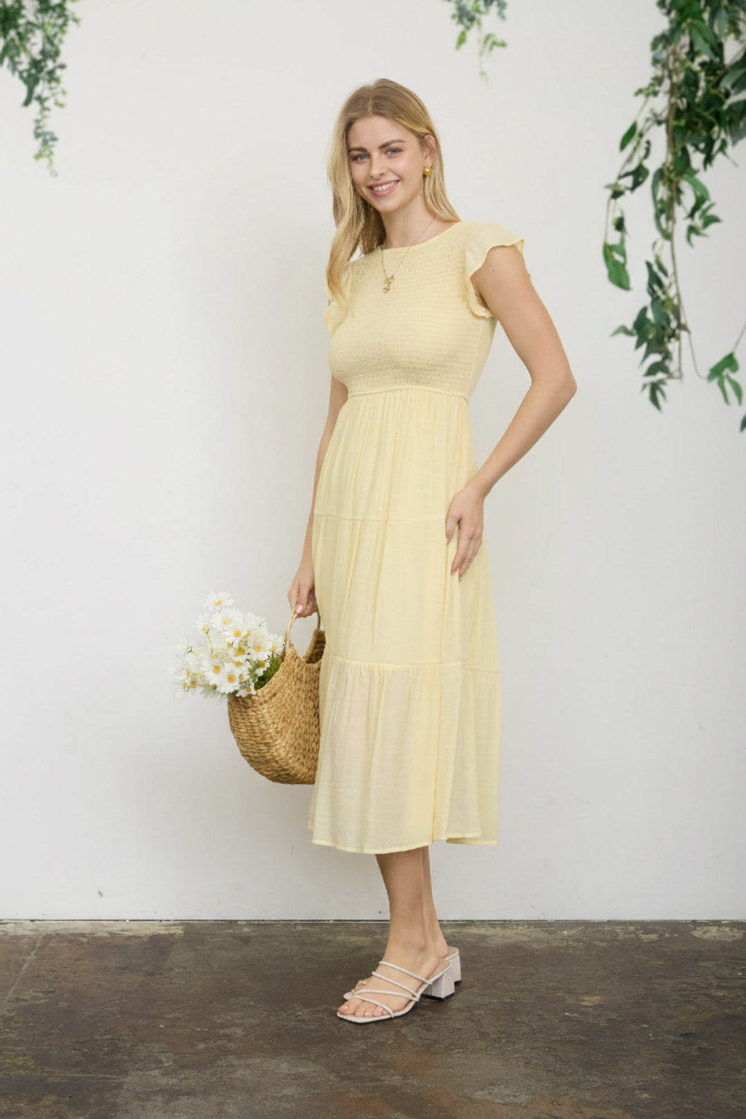 Blu Pepper TIERED SMOCKED SHORT SLEEVE MIDI DRESS