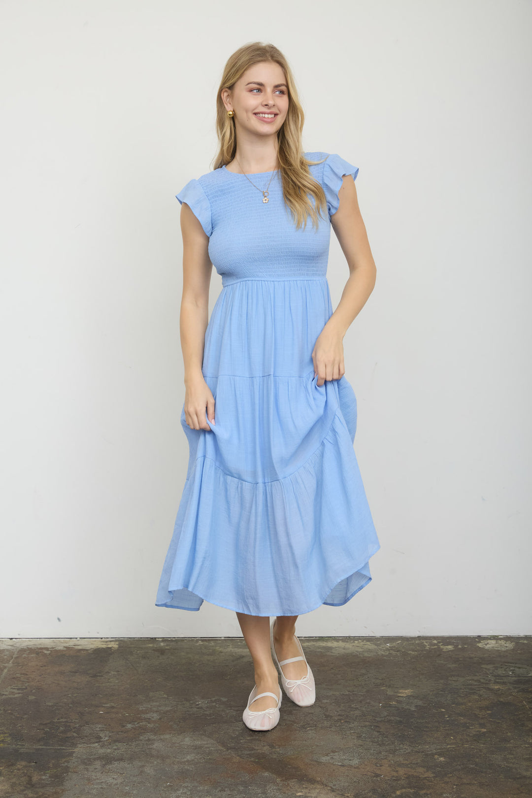 Blu Pepper TIERED SMOCKED SHORT SLEEVE MIDI DRESS