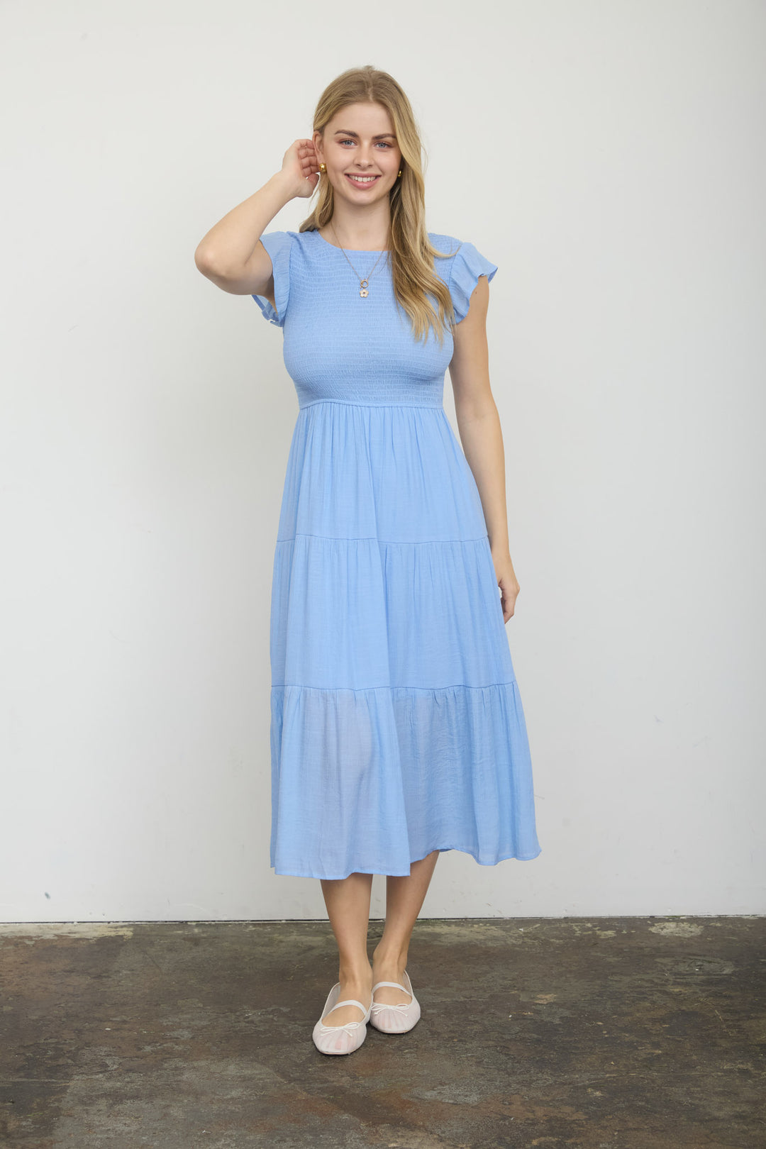 Blu Pepper TIERED SMOCKED SHORT SLEEVE MIDI DRESS