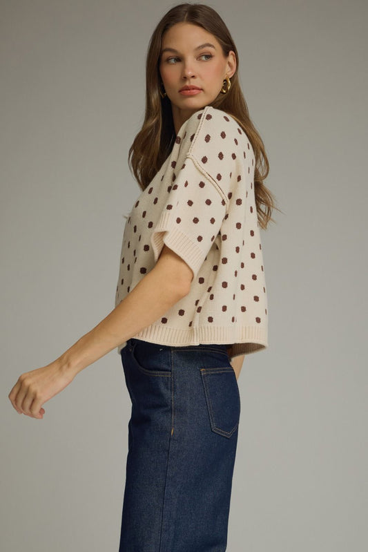 Entro-Polka dot round neck short sleeve sweater knit top featuring ribbed trim