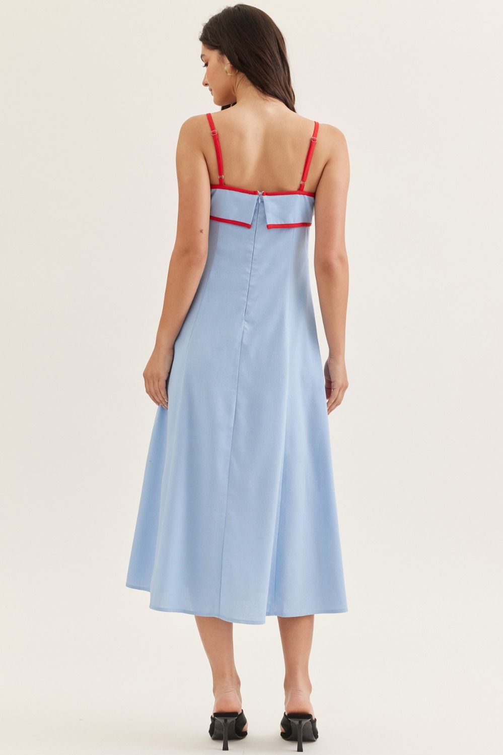Entro- Solid sleeveless midi dress.
