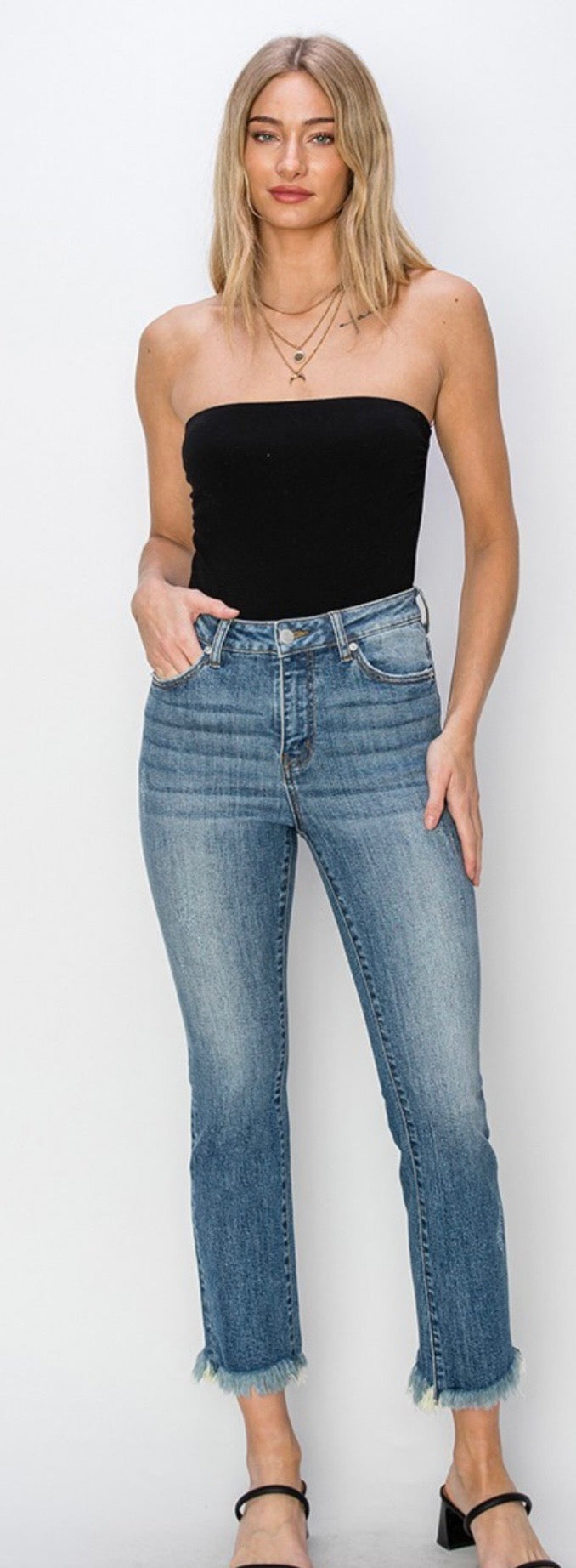 RISEN JEANS MID RISE RAW HEM STRAIGHT LEG