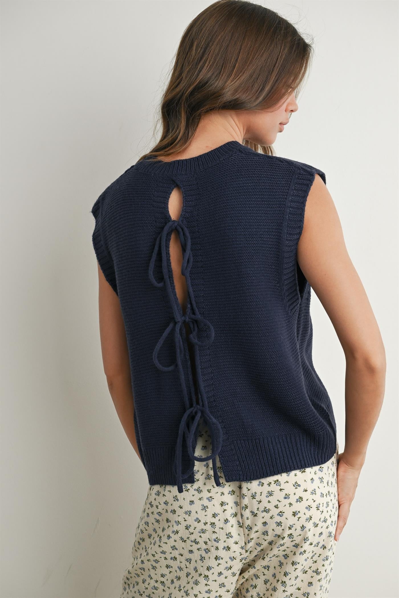 Minimalist Knit Top – Lightweight, Cozy & Versatile Wardrobe Staple